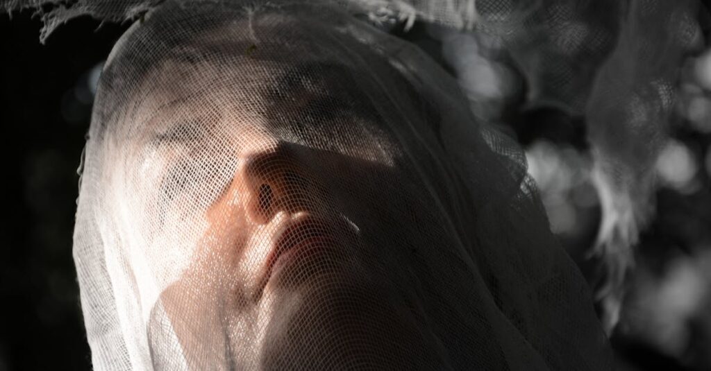 顔のたるみの原因を示す皮膚、骨、筋肉、脂肪の図解