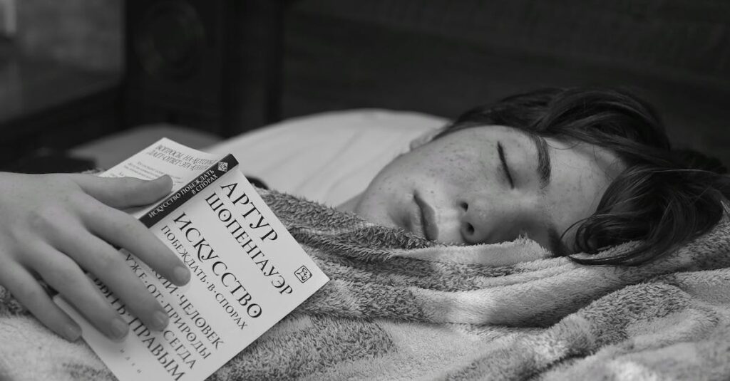 睡眠不足が大人ニキビの原因になることを示す図解