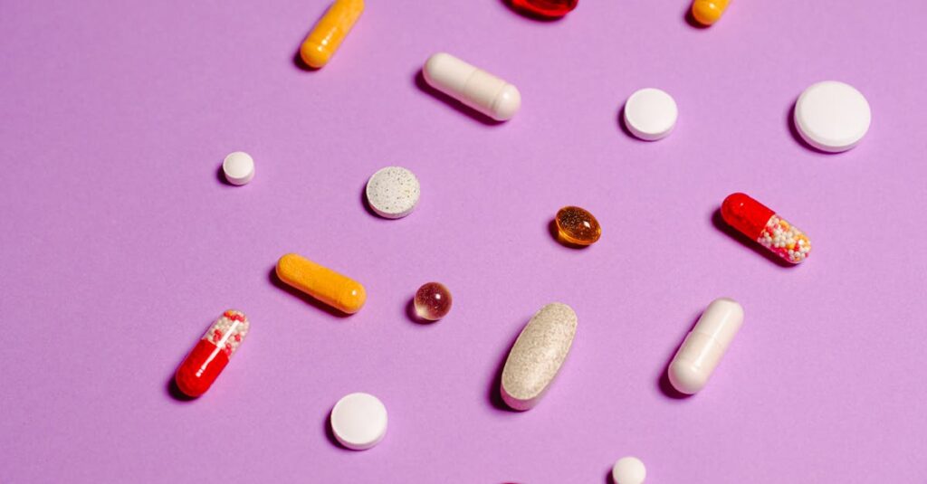 医療用スキンケアと市販スキンケア製品の成分や効果の違いを比較した図