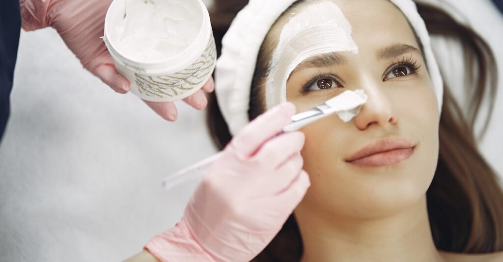 顔のたるみケアとして美容施術を受けるタイミングと判断基準