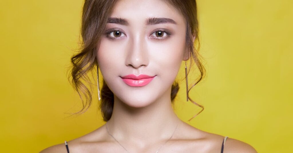 顔のたるみをリフトアップして見せるメイクのテクニック図解