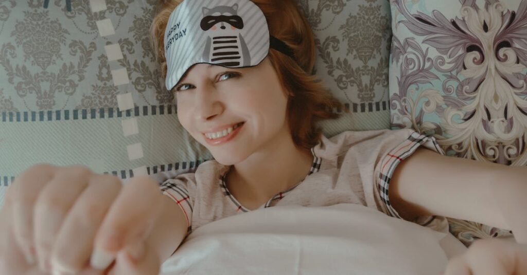 大人ニキビに影響を与える接触物のイラスト例（枕、マスク、スマホなど）