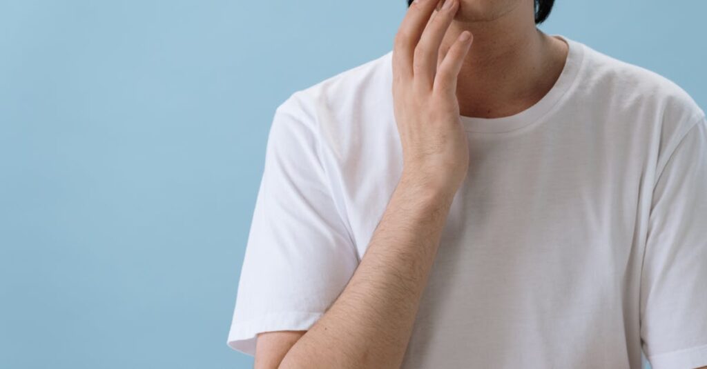 皮膚科の薬だけでは改善しない大人ニキビの図解