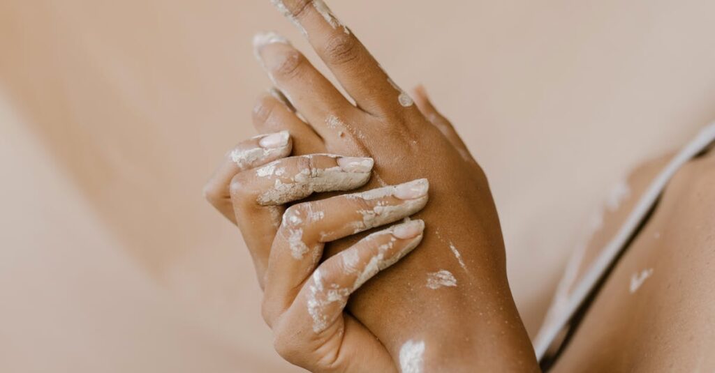 乾燥肌が大人ニキビの原因になるメカニズムを示す図解