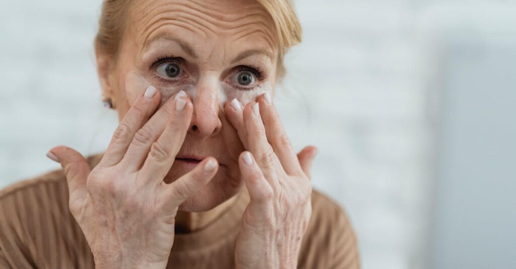 30代女性の顔に現れやすいたるみの特徴を示すイメージ