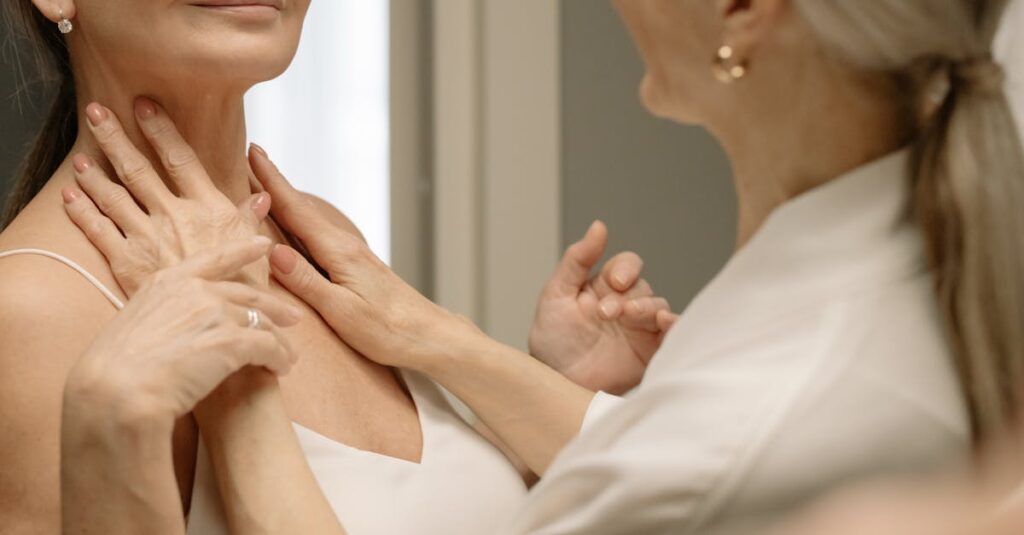 ホルモンバランスの変化によってシミができやすくなる女性のイメージ画像