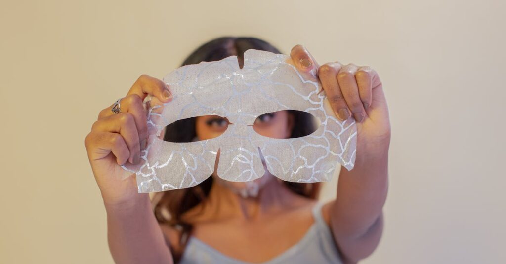 導入美容液とシートマスクを使った美白スキンケアの方法を示すイメージ画像