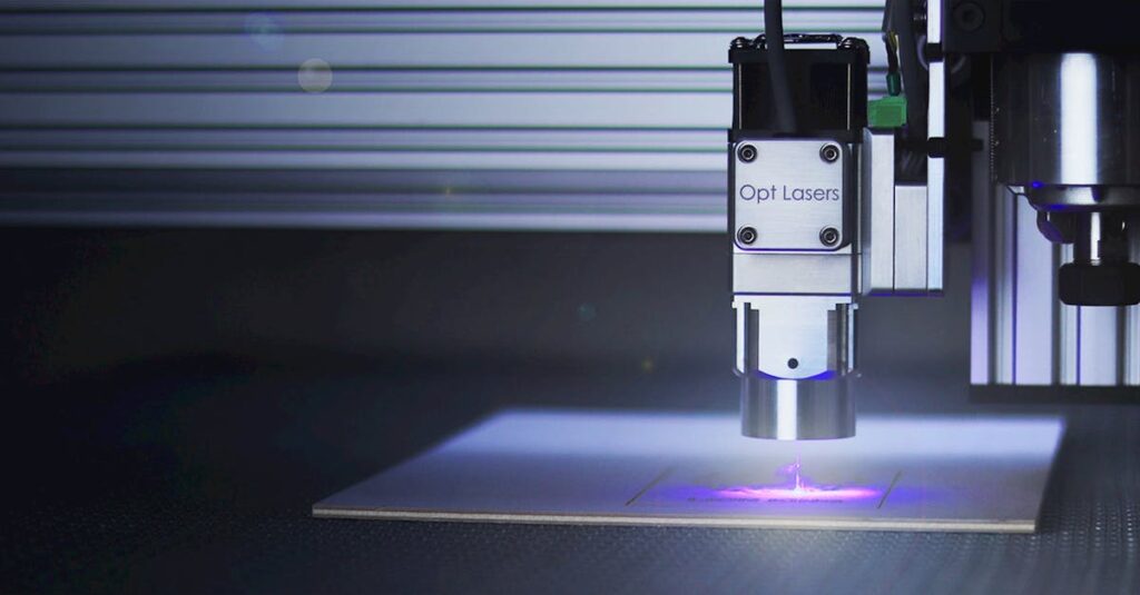 レーザー治療や美容皮膚科におけるダウンタイムや副作用、費用の説明をするイメージ画像