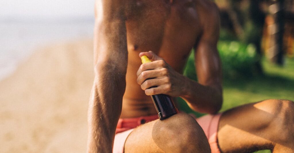 紫外線対策として日焼け止め・帽子・日傘などを活用している様子のイメージ画像