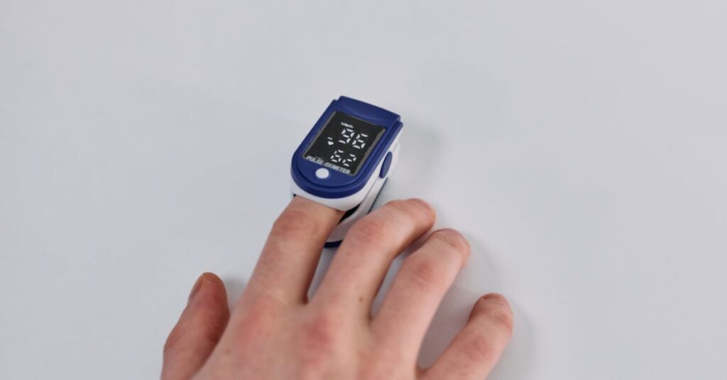 美容医療と自宅ケアを組み合わせてシミ対策をする女性のイメージ画像