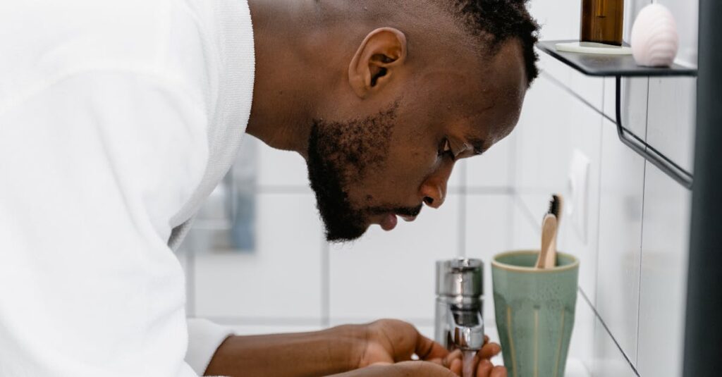 ゴシゴシ洗顔が大人ニキビを悪化させる理由を示すイラスト