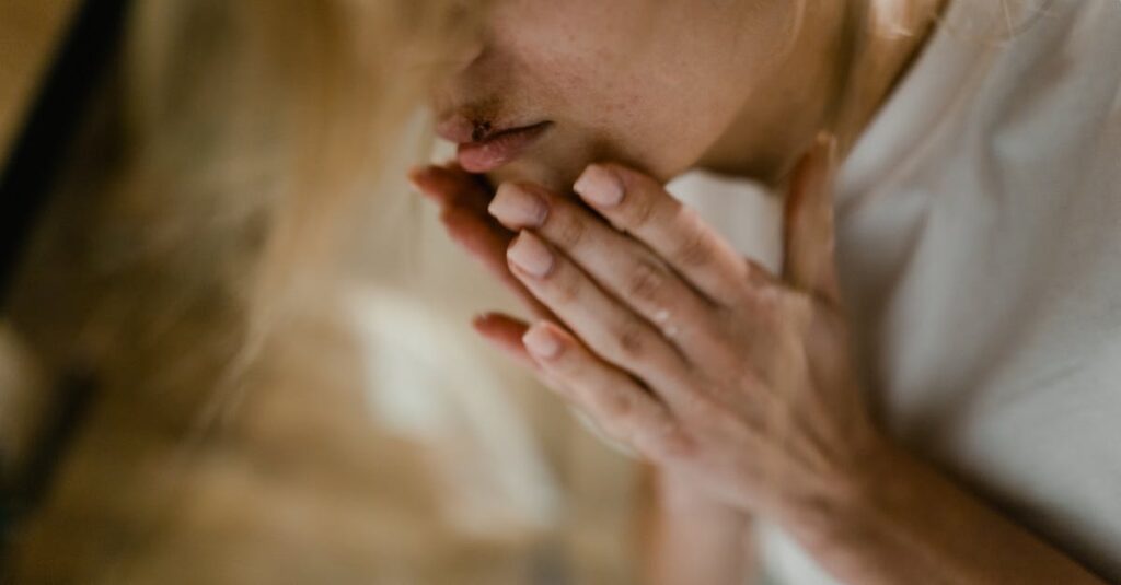 摩擦による肌バリアの破壊と乾燥悪化のメカニズムが図で示されている