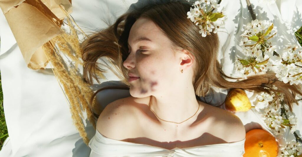 睡眠中に分泌されるホルモンが肌の再生を助けるしくみの図解