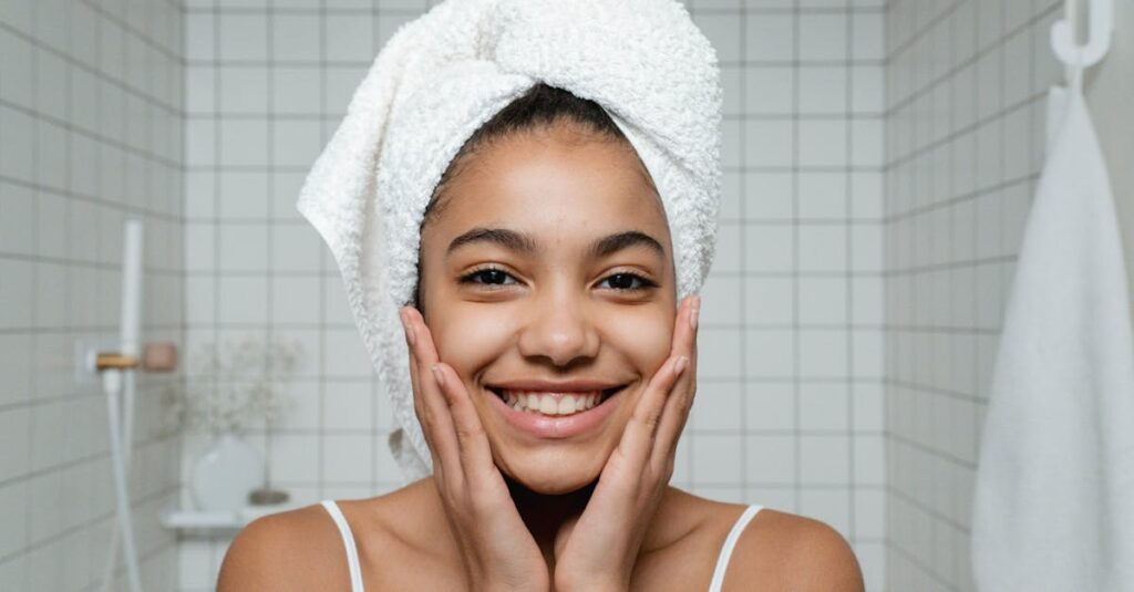 化粧水の使い方が逆効果になり乾燥肌を悪化させている女性の図解