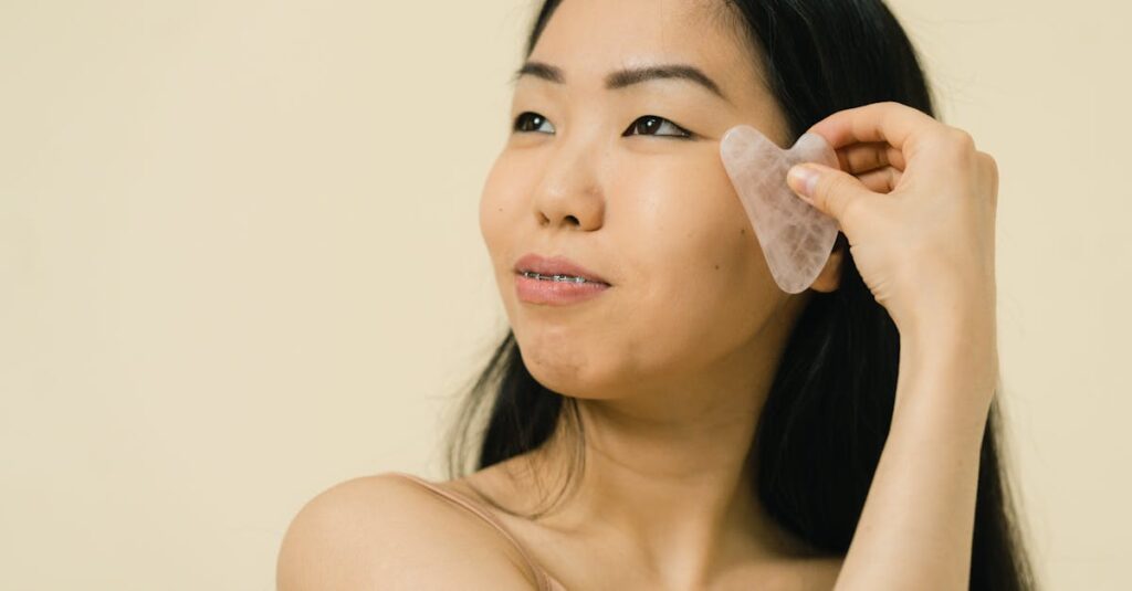 ホルモンバランスが皮脂分泌に影響し大人ニキビを悪化させる仕組みの図