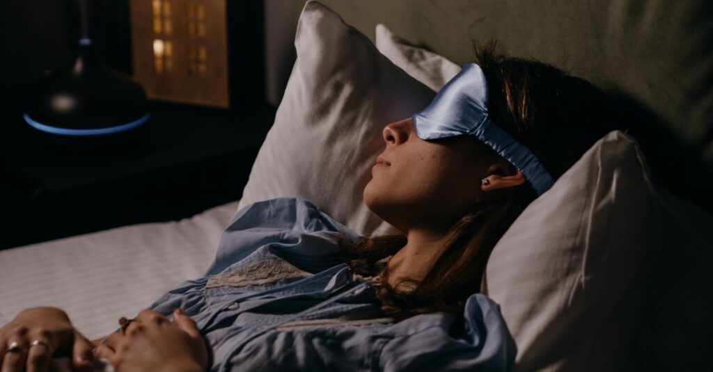 正月太りを解消するために質の高い睡眠と整った生活習慣を意識する女性のイメージ