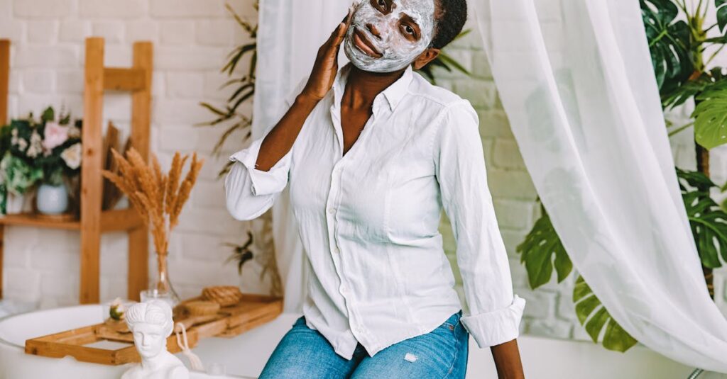 気に入ったスキンケア商品をリピート購入しようとしている女性のイメージ