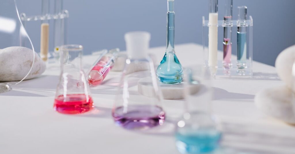 新安定型ハイドロキノンが肌に与える美白効果を解説する図