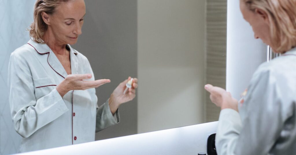 ディセンシアのスキンケアルーティンを示す朝晩の使い方ガイド画像