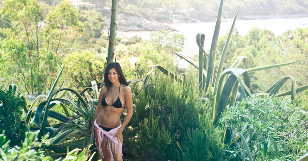 人工的でなく自然な美しさを求めて豊胸を選んだ女性の満足感あふれる表情