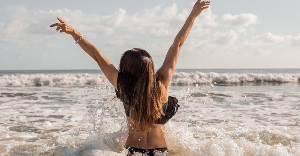 アスタリフトのコラーゲンドリンクを継続して体が軽く感じ、疲れにくくなった女性のイメージ。