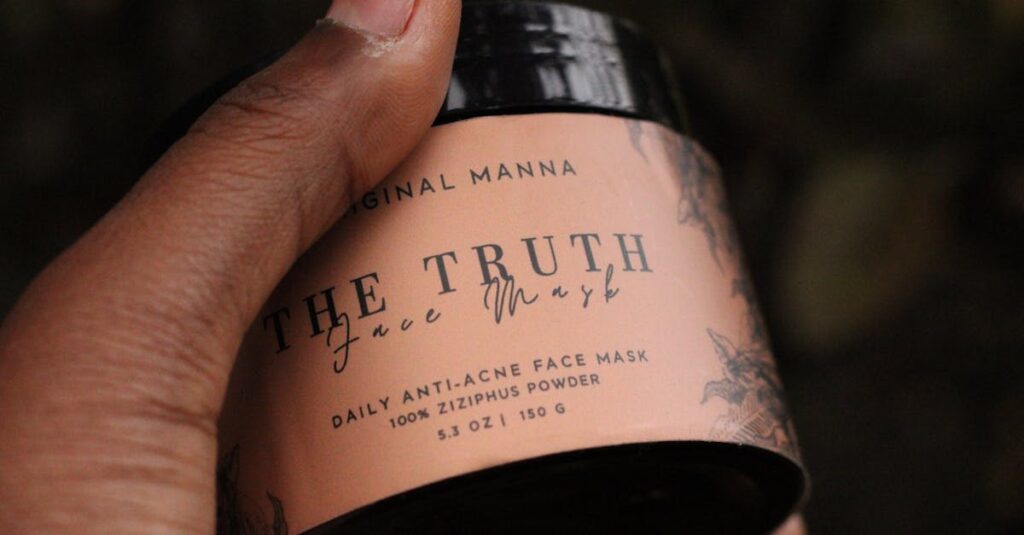 プロアクティブに含まれる有効成分のイメージ。サリチル酸などの成分が科学的に描かれている