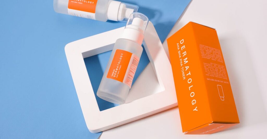 ニキビケアに悩む人へプロアクティブを勧めるイメージ。肌の変化を感じて笑顔になったユーザーのビジュアル