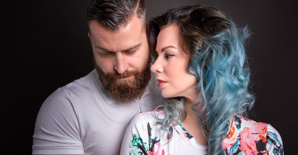 髪に自信を持ち堂々とした表情の男性のイメージ