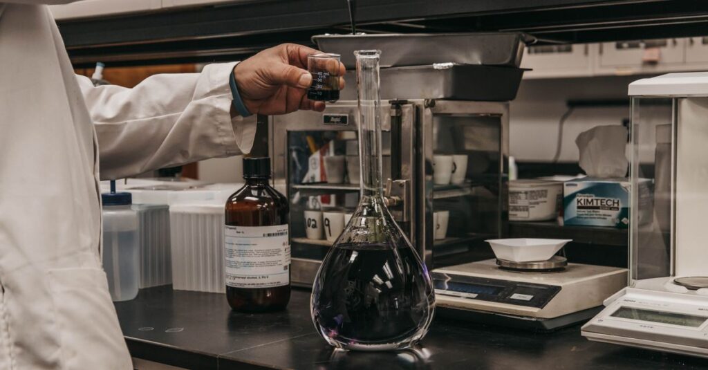 スカルプD メディカルミノキ5 プレミアムのチューブやローション容器のイメージ
