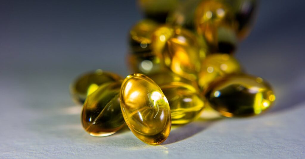 高純度NMNカプセルのクローズアップと含有量を示すイメージ