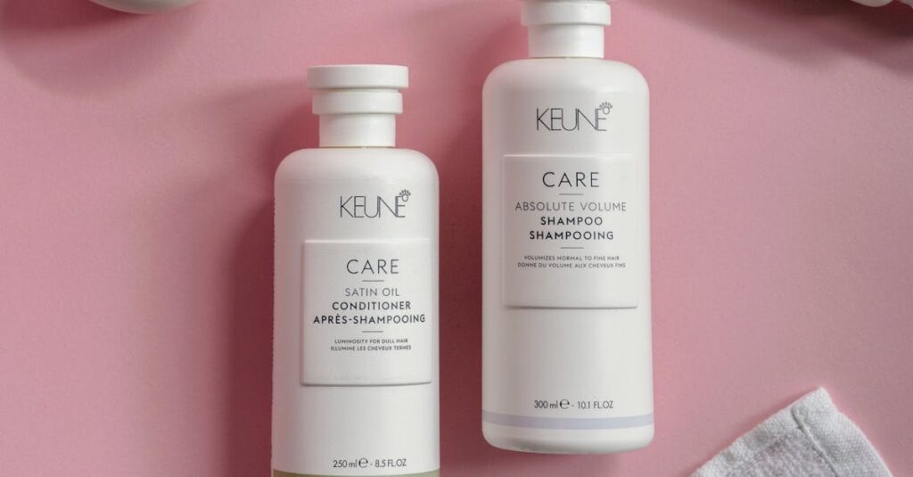 髪の根元が立ち上がりボリューム感のあるスタイリングのイメージ