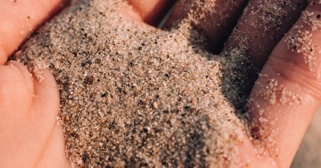 シリカが肌や髪、骨に与えるポジティブな影響を図解するイメージ