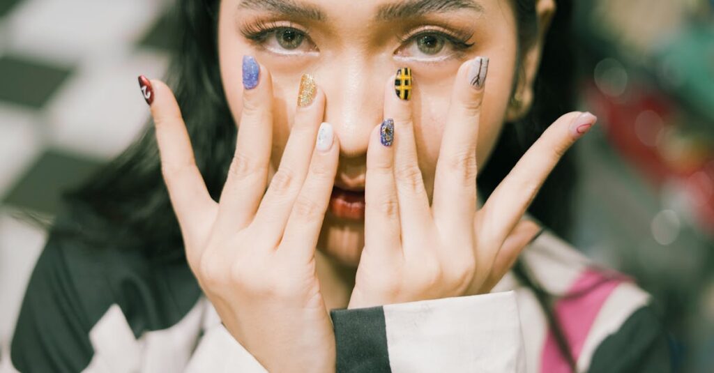 アスタリフトのコラーゲンドリンクで髪にツヤが出たり、爪が割れにくくなったと感じている女性。