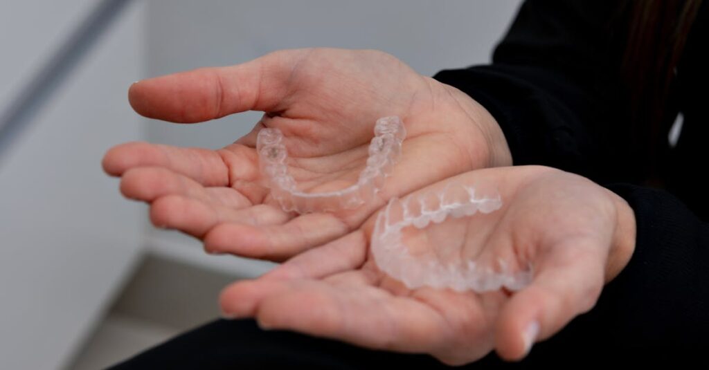 職場や学校でも安心して使える透明マウスピースのイメージ