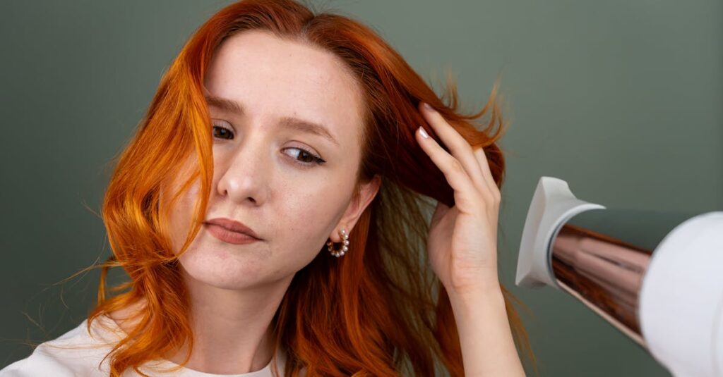 朝晩のルーティンで発毛剤を使う男女のイメージ