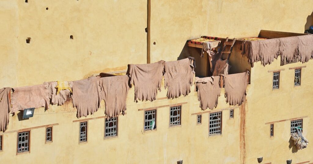 男性の皮脂が多く水分が少ない肌状態を示す図解イラスト