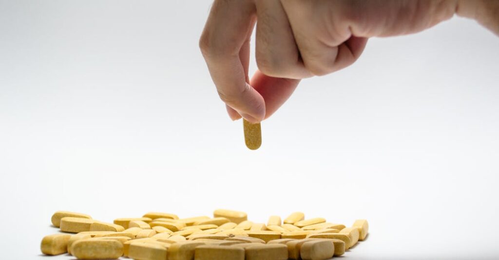 NMNサプリの比較表を見て選ぶユーザーのイメージ