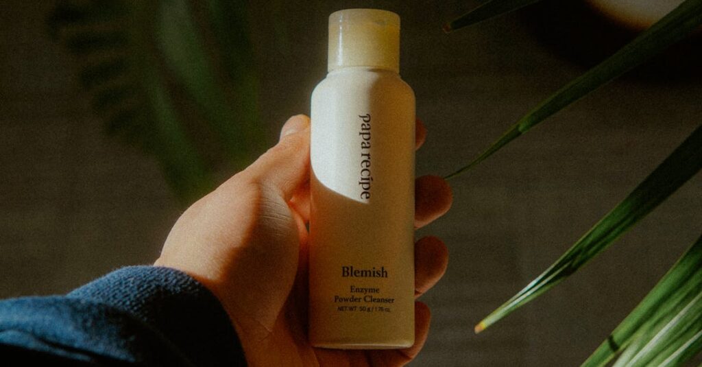 クレンジング後もしっとりとした肌を実感する女性