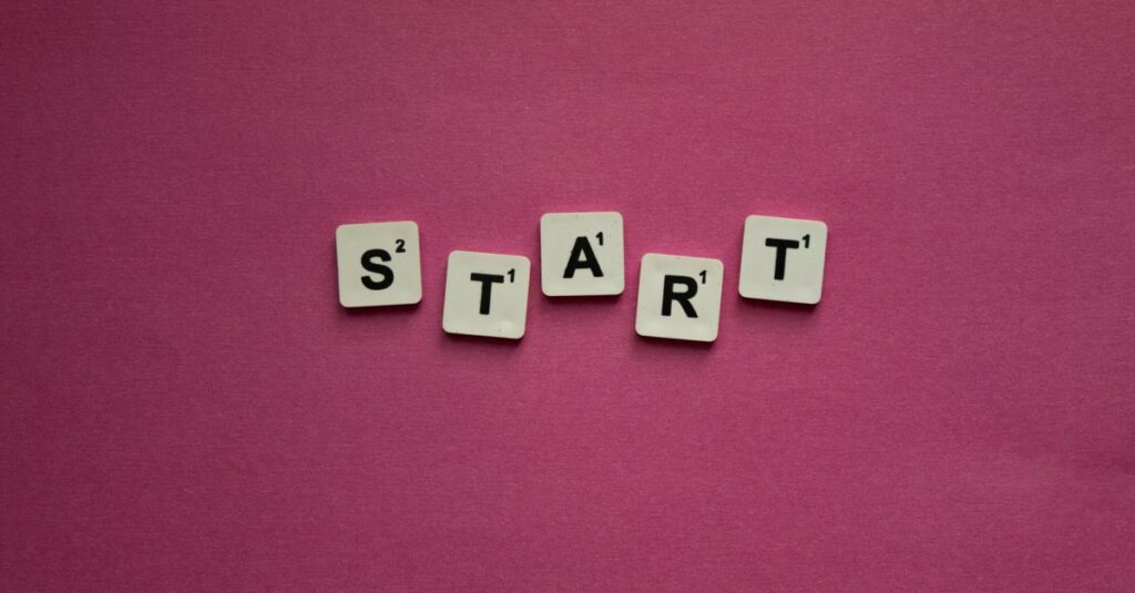 健康的な生活をスタートする人が笑顔で歩き出すイメージ