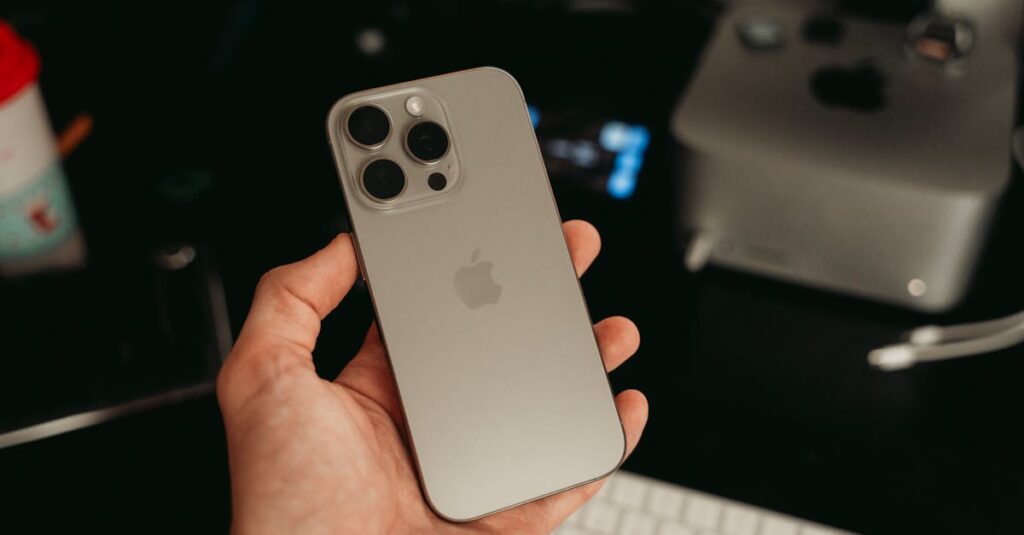 肌の調子が良くなって喜ぶ女性の写真。プロアクティブの使用後に明るく笑顔を見せている表情