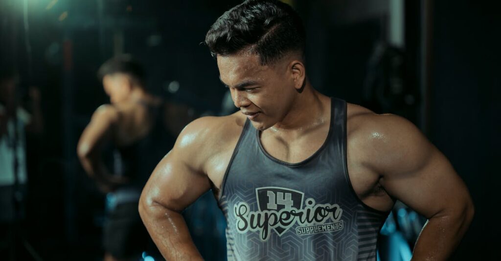 各ジムの雰囲気やトレーナーの接客態度を比較するシーン