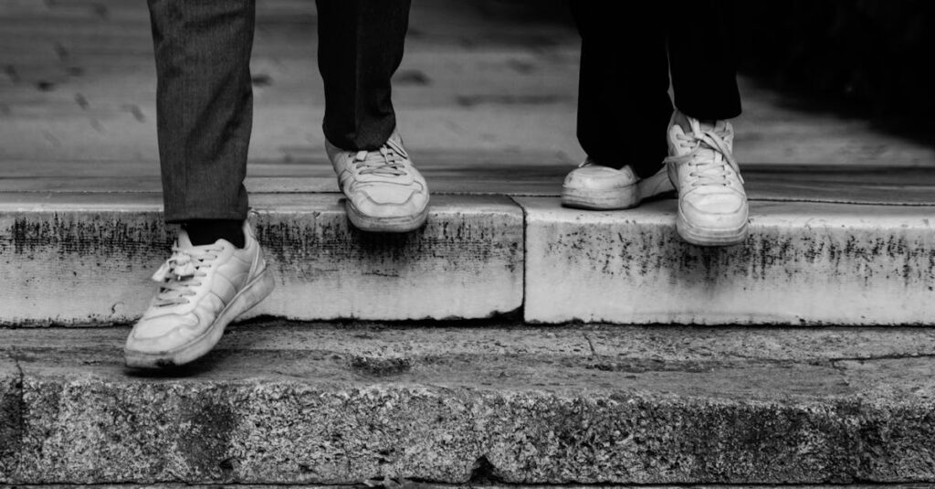 プロアクティブの使用順序を図解。洗顔→化粧水→美容液の流れが矢印で視覚的に示されている