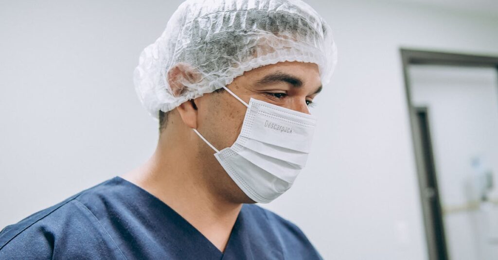 スカルプD メディカルミノキ5 プレミアムの製品概要イメージ、男女が薄毛ケアをする様子