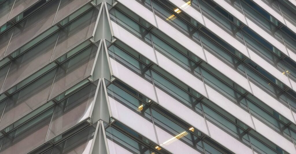 駅近に立地する大美会クリニックの外観