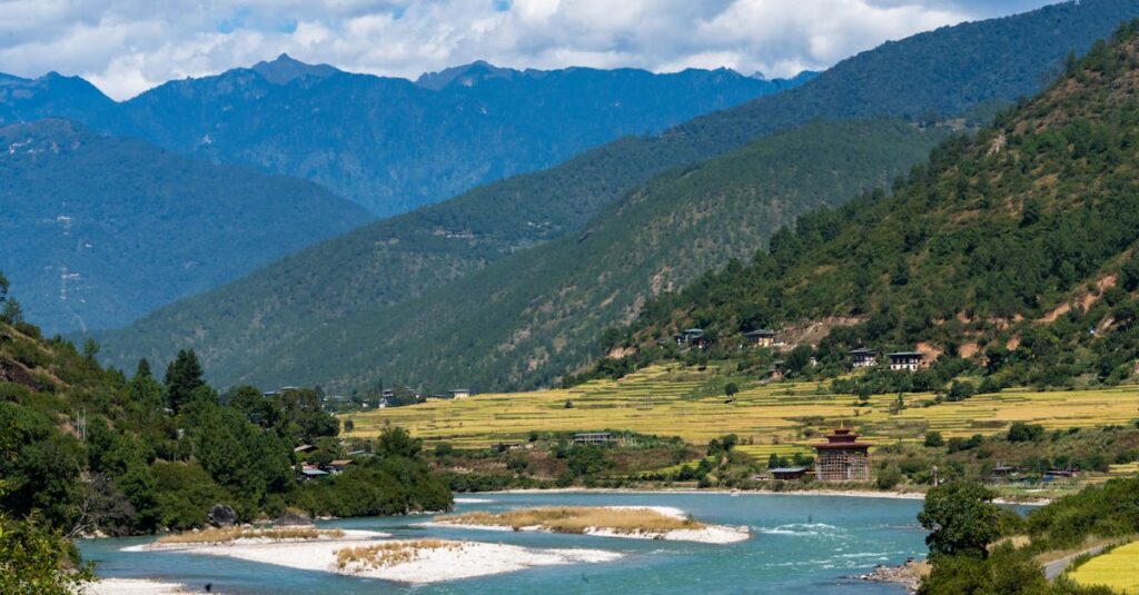 大分県日田市の自然に育まれた日田天領水の採水地と美しい水源風景
