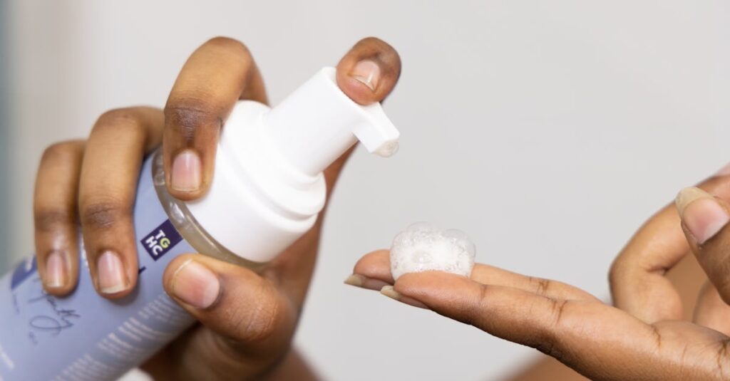 敏感肌向け化粧品を科学的根拠に基づいて開発するディセンシアの研究風景