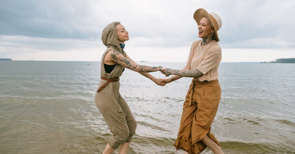 初心者の女性が楽しそうにダンスをしている様子。上達よりも楽しさを大切にしている姿