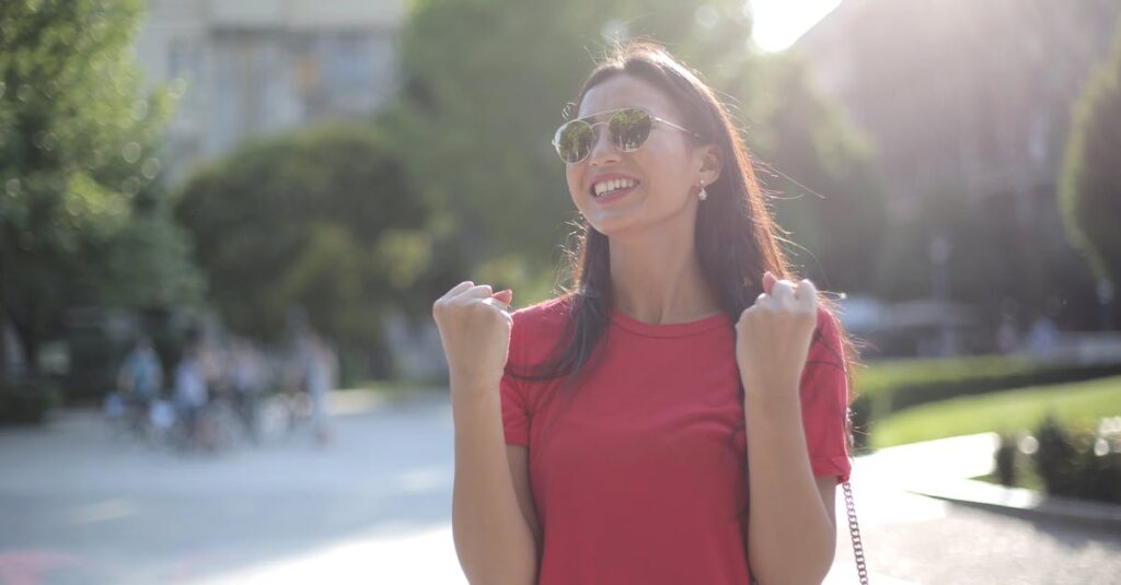 アスタリフトのコラーゲンドリンクを継続して体が軽く感じ、疲れにくくなった女性のイメージ。