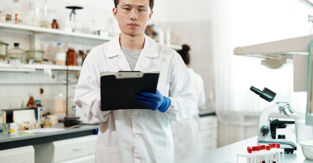 DECENCIAの企業理念と研究体制を示すラボの雰囲気が伝わる画像