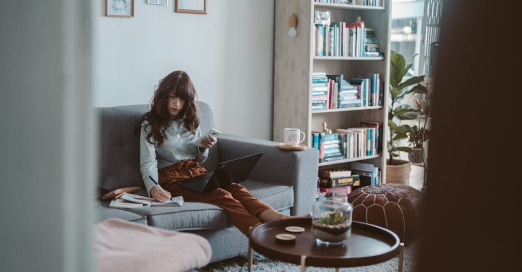 信頼できるビューティーブログ記事を執筆している様子